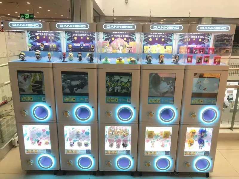 Play Mr. Roboto's Gacha Machine