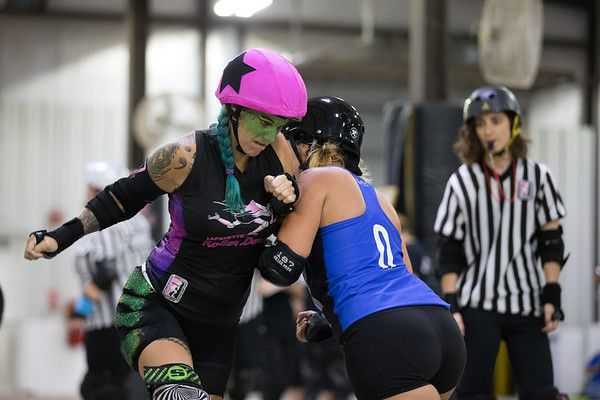 Play Roller Derby